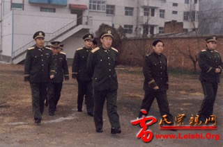 lingdao3.jpg