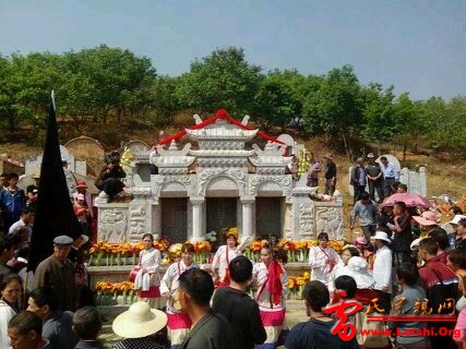 雷跃龙祖坟