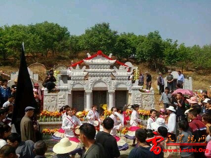 雷跃龙祖坟